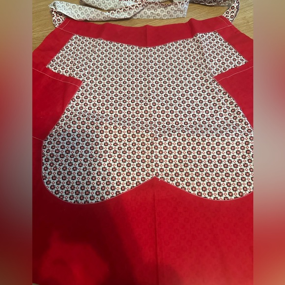 Handmade Patterned Apron - Picture 2 of 4